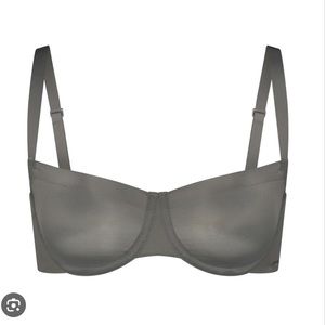 SKIMS ✨ No Show Molded Unlined Balconette 32DD